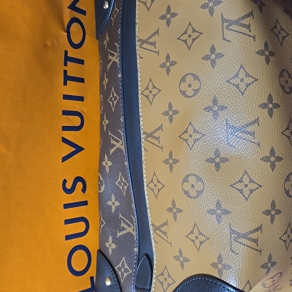 Louis Vuitton Limited Edition Triangle Softy Reverse Monogram - Picture 15 of 16